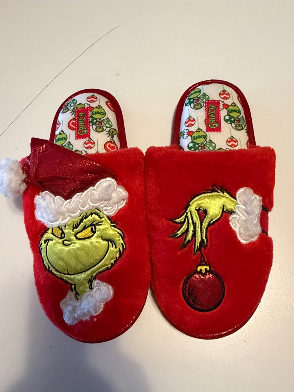 Dr. Suess Grinch Family Holiday Slippers.  Fabric slippers in size 9-10.